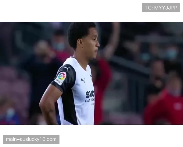 特写：重伤归来，加维在诺坎普替补登场时收获的全场掌声